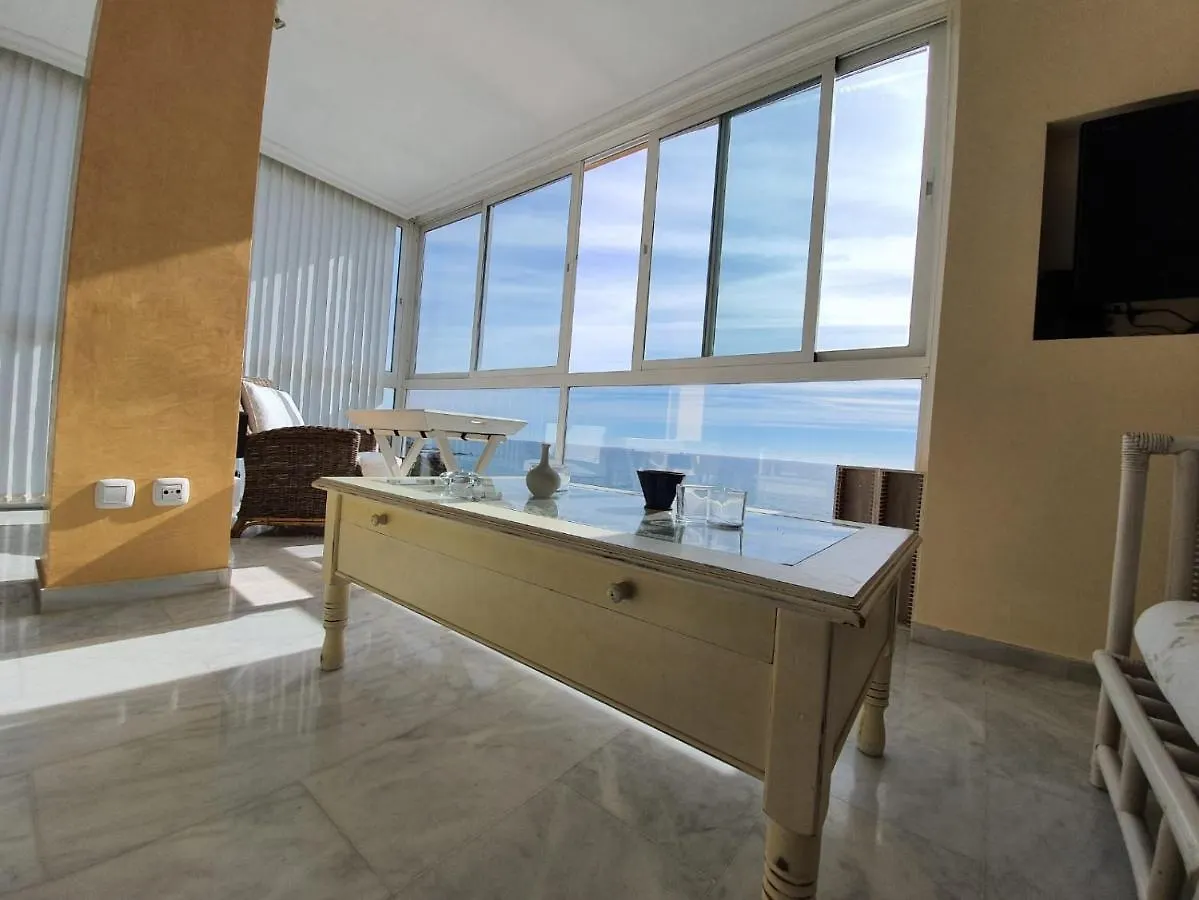 Apartamento La Perla en Playa Semi privada Benalmádena