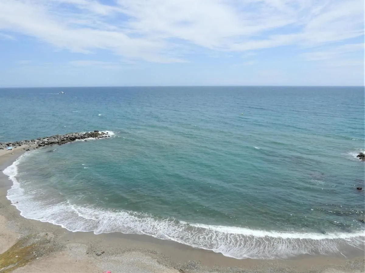 Apartamento La Perla en Playa Semi privada Benalmádena España