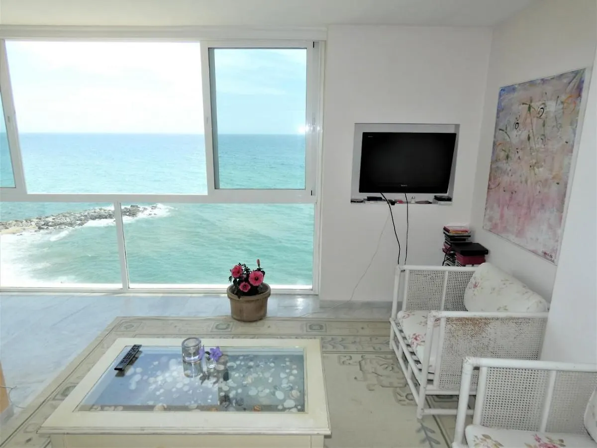 Apartamento La Perla en Playa Semi privada Benalmádena