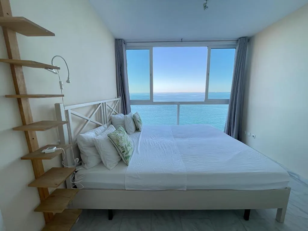 Apartamento La Perla en Playa Semi privada Benalmádena