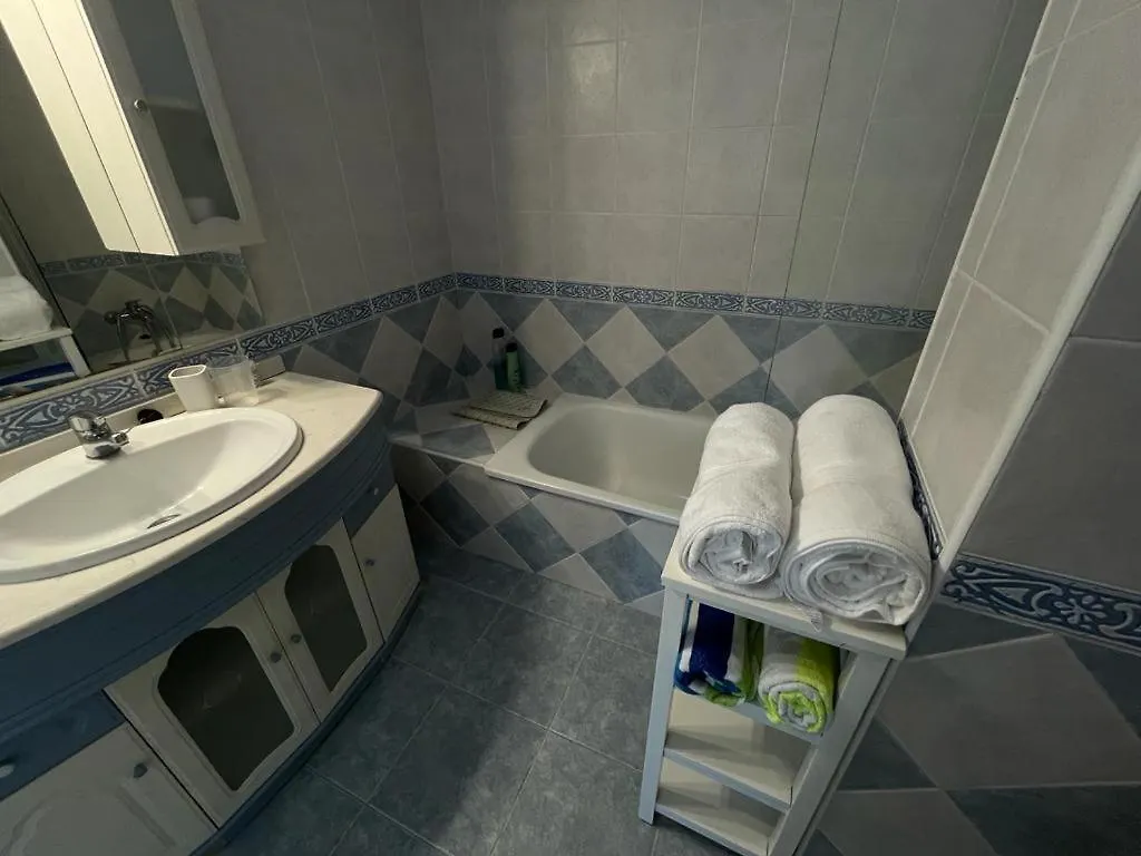 Apartamento La Perla en Playa Semi privada Benalmádena