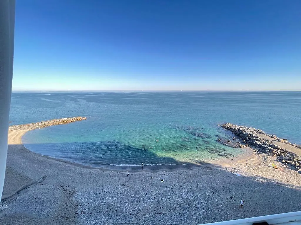 Apartamento La Perla en Playa Semi privada Benalmádena 0*,