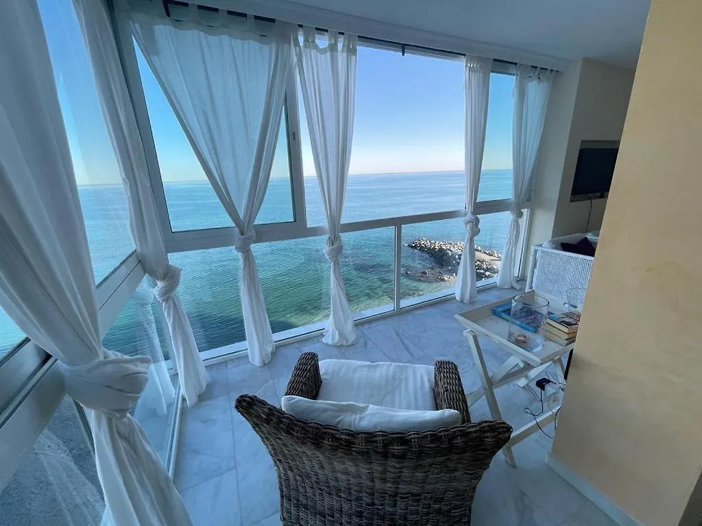 Apartamento La Perla en Playa Semi privada Benalmádena